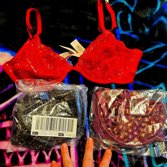 Victoria's Secret Other - Victoria's secret bras 34c